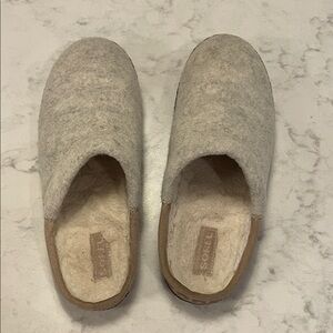 Sorel Women's Slippers in Cream and Tan